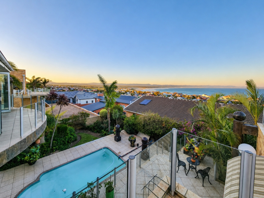 5 Bedroom Property for Sale in Wavecrest Eastern Cape
